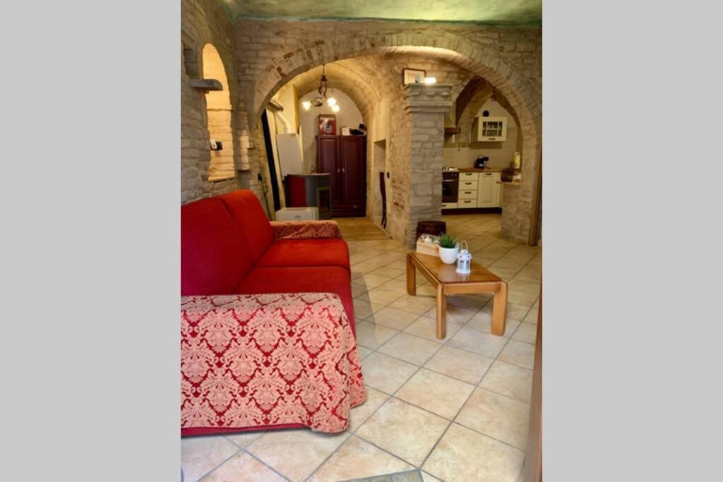 Monterubbiano La Grotta - Casa Con Grotta Sotterranea 아파트 외부 사진