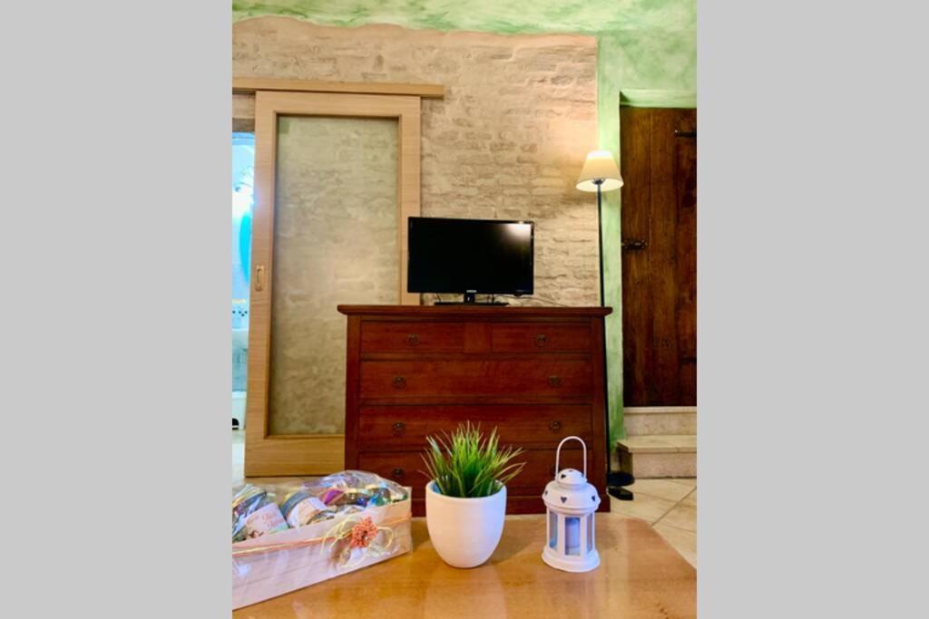 Monterubbiano La Grotta - Casa Con Grotta Sotterranea 아파트 외부 사진